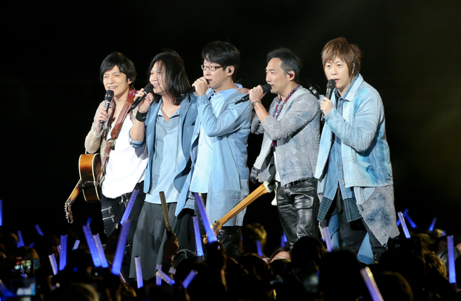 五月天被举报疑似对嘴，当局正在检查判定中。（图／中时资料照片）