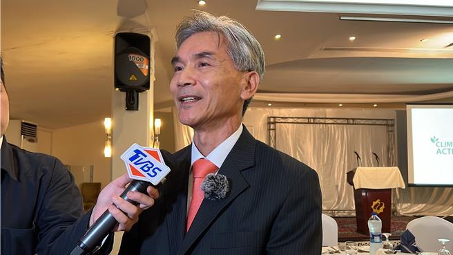 环境部长薛富盛表示，台湾虽非联合国气候变化纲要公约（UNFCCC）缔约国，但从未忘记身为世界公民、国际上的一份子该扮演的角色。（王惠慧摄）