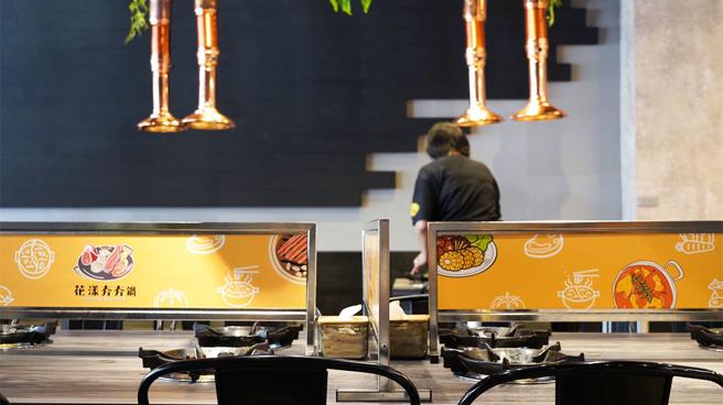 台中吃到飽火鍋《花漾夯夯鍋》店內環境。（圖片來源：日日美食提供）