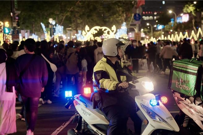 新北歡樂耶誕城警方將投入435名警力，維護安全與交通。（警方提供）