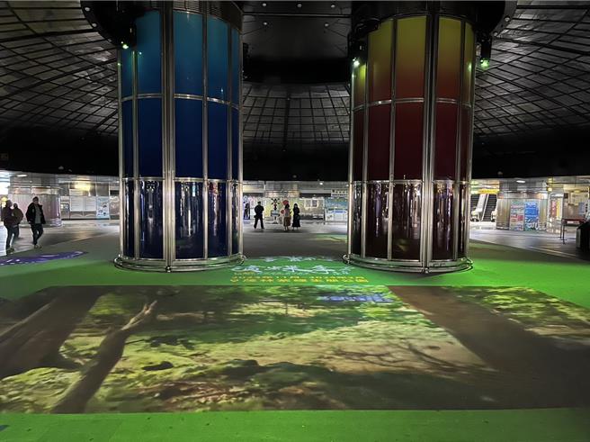 茂管处在12月蝴蝶大军降临茂林的同时，更携手高雄捷运美丽岛站和中央公园站，打造限时紫斑蝶光雕投影秀，将茂林紫斑蝶带入城市灯光中，为游客带来视觉上的震撼飨宴。（茂管处提供／林雅惠传真）