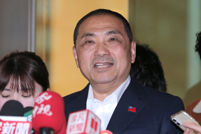 关于「无耻课纲」，国民党参选人侯友宜表示，他当选后，将亲自主持教育部国是会议，重新检讨108课纲。（黄世麒摄）