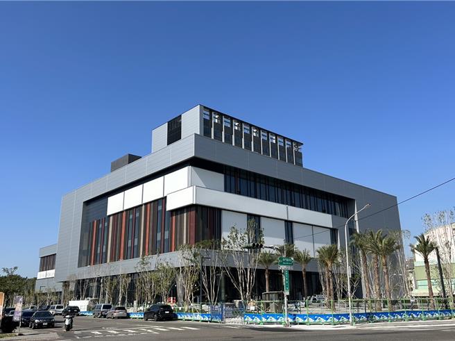 原东帝士旧址閒置多年后华丽变身，新光三越正式宣布进驻南山台南广场。(台南市经发局提供／曹婷婷台南传真)