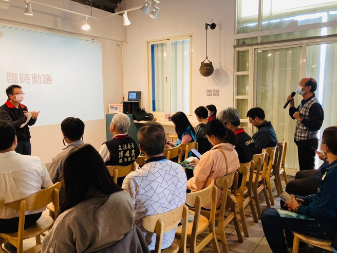 跨单位沟通维护花莲海岸环境。(图/花莲县环境保护局提供)