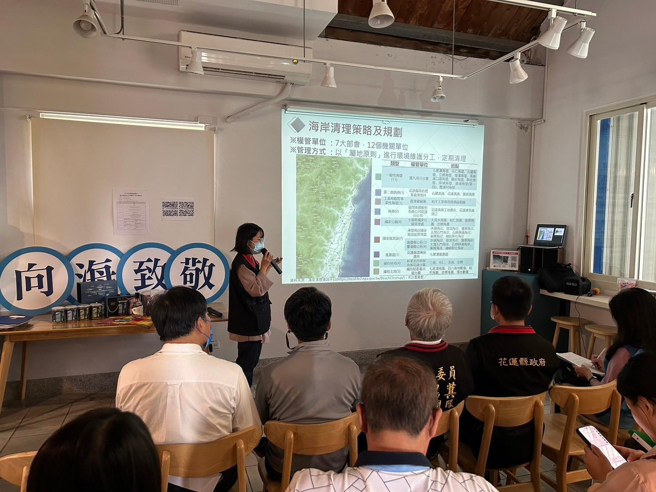 113年试办海潮人店家让民眾更方便参与净滩。(图/花莲县环境保护局提供)