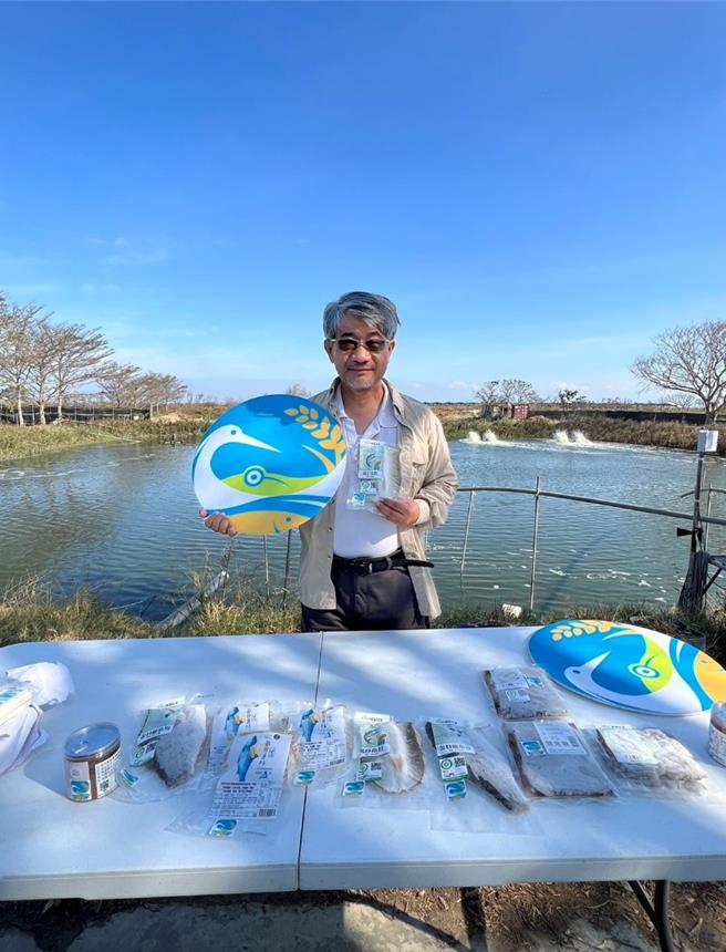布袋镇水产业者邱经尧曾获产销履歷达人及国家环境教育奖、十大神农奖。（嘉义县政府提供∕吕妍庭嘉义传真）