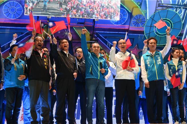 國民黨總統參選人侯友宜昨天到苗栗出席造勢晚會。（李京昇攝）