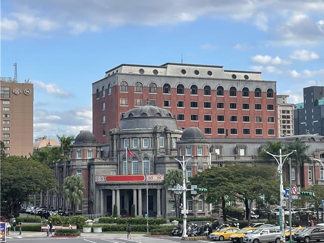 中油公司炼制事业部洪姓事务员、该部经理张子房及劳工董事陈枝章陆续爆出收受厂商贿赂状况，监察院今纠正中油，指出中油公司在内控制度及员工法治教育上均有不足，核有严重疏失。（蔡雯如摄）