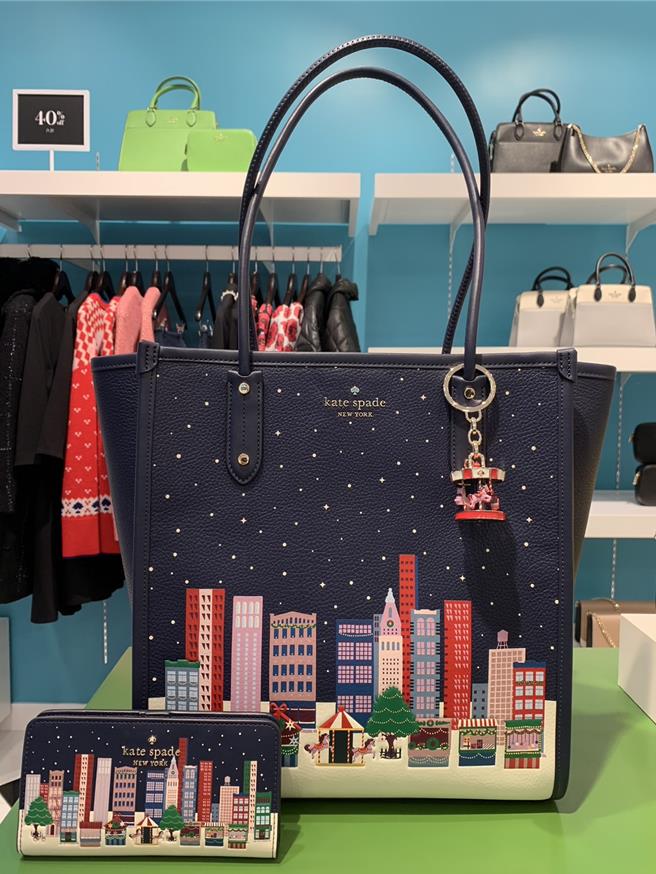 三井outlet林口店的kate spade冬季城市ELLA托特包，优惠价1万9000元。实际价格与商品内容依现场为准。（三井提供／朱世凯台北传真）