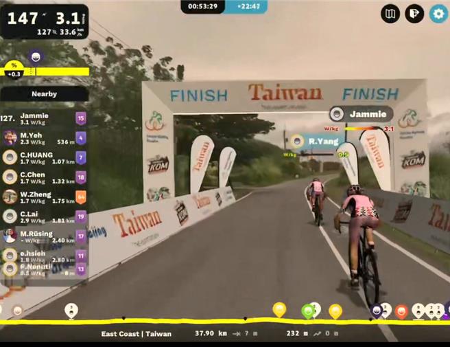 交通部「环岛自行车道升级暨多元路线整合推动计画」第2期，2024年至2027年投入预算57.75亿元，优化全台自行车路网及健全自行车友善服务，图为Rouvy竞赛活动画面。（交通部提供／蔡亚桦台北传真）