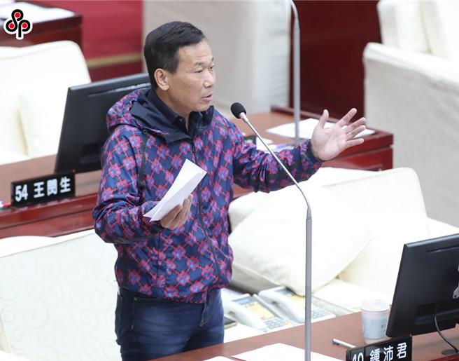 针对柯文哲回应，锺小平6日表示，柯文哲在与侯友宜、马英九、朱立伦谈正副总统合作，很开心地答应第七点协议，因为可以推动修宪，将台湾从双首长制改为内阁制，让柯有使命感，这是事实。（本报资料照片）