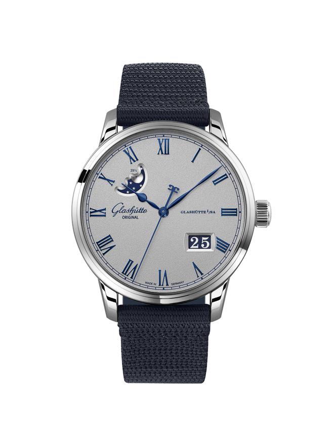 格拉苏蒂议员卓越SenatorExcellence系列大日历月相腕表，精钢款38万元。（Glashutte Original提供）