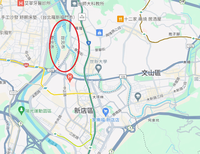 网友在地图上发现，与新北市新店区相连的一大片土地竟然属于台北市。（图／翻摄自Google地图）
