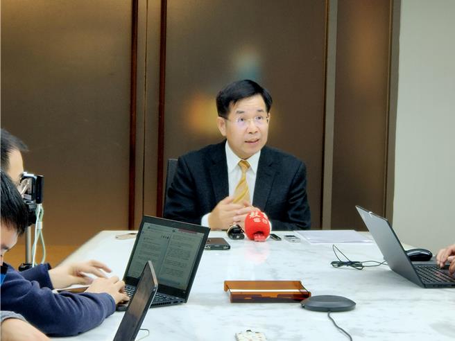 教育部長潘文忠6日接受媒體聯訪。（李侑珊攝）