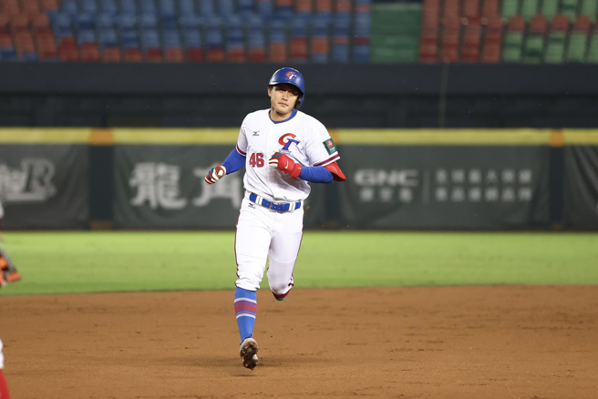 中华队刘基鸿敲出2分炮。（中华棒协提供）