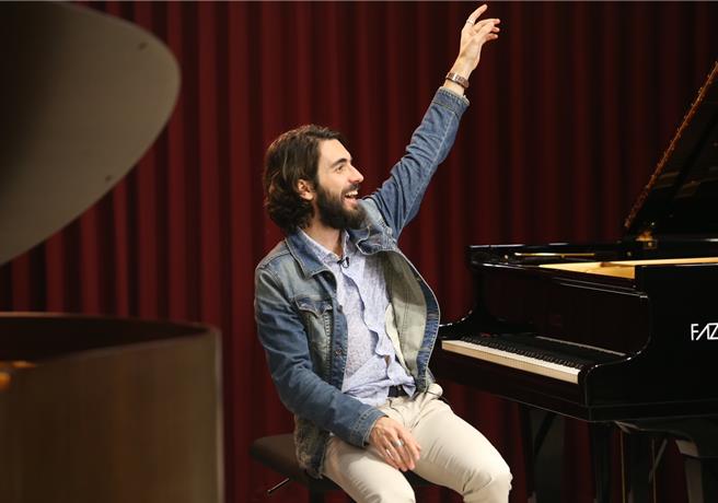 电影《想飞的钢琴少年》里的主角、钢琴家泰欧．盖尔基回来了，为观眾准备多首经典曲目。（陈怡诚摄）