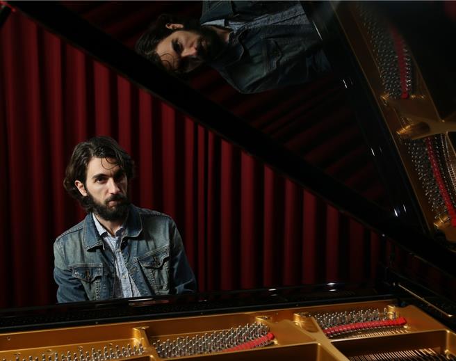 钢琴家泰欧．盖尔基表示，相较于成为演员，他更喜欢弹钢琴，音乐艺术是他一生追逐的道路。（陈怡诚摄）