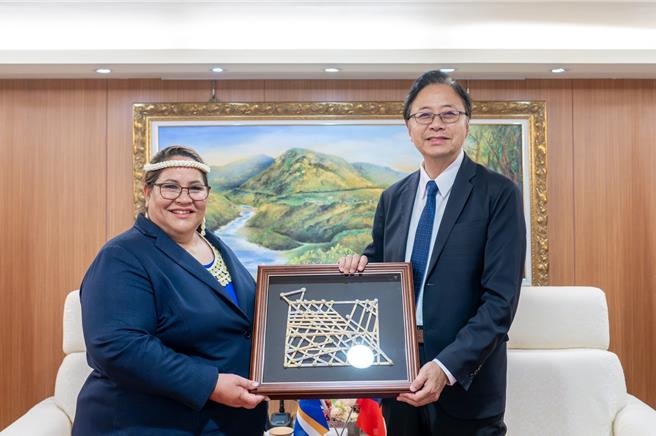 馬紹爾共和國大使卡蒂爾拜會桃園市長張善政。（秘書處提供／蔡依珍桃園傳真）