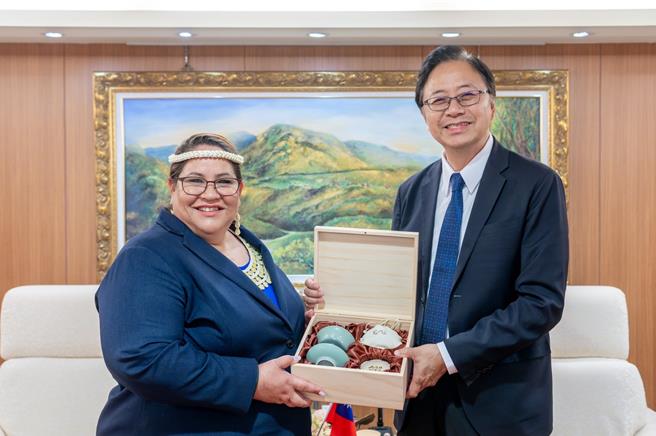 馬紹爾共和國大使卡蒂爾拜會桃園市長張善政。（秘書處提供／蔡依珍桃園傳真）