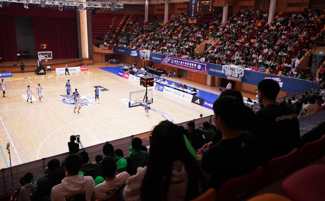 义守大学主场对决台湾体大，涌入超过千位球迷入场观赛。（大专体总提供）