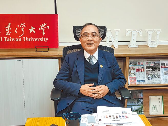 台大5日举行国际政经学院说明会，校长陈文章说明会议进度。（李侑珊摄）