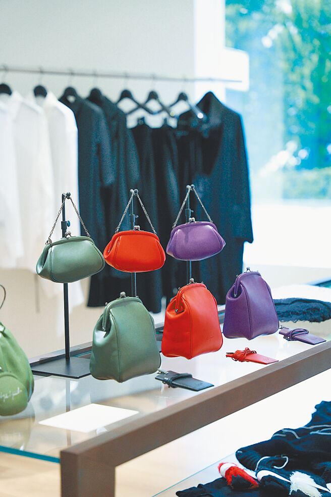 discord墨染配飾包款。（君梵提供）