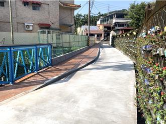 七堵玛陵国小通学路面整建完工 谢国梁视察议员表示肯定