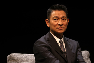 劉德華與姊為1事鬧翻 父親喪禮0互動