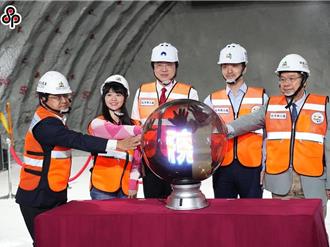 南港隧道贯通是「高嘉瑜成功推动」？ 李明贤晒证据打脸：选前割稻尾