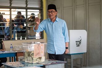 小男孩要求年底前改組 安華同意