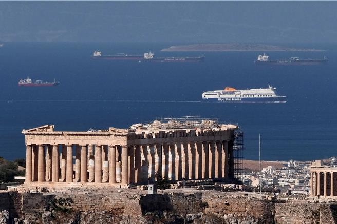 为「劝退」短租公寓的外国游客，一些希腊人不惜以政府机构的名义张贴虚假的「臭虫危机告示」。（路透社）