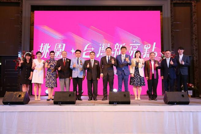 MOU 观光合作备忘录参与贵宾及代表合影。