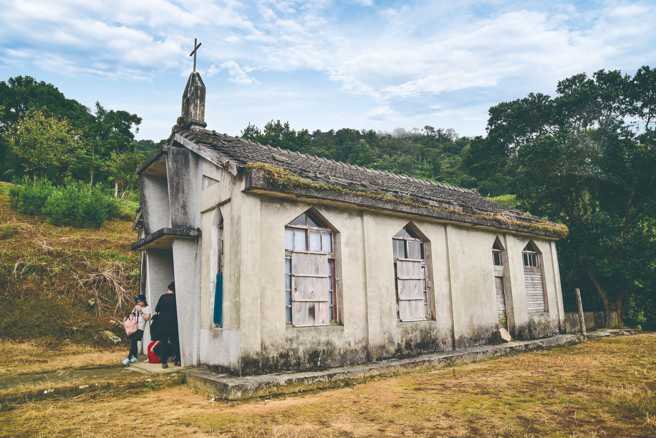 大禮禮拜堂是大禮部落的知名地標，雖已廢棄不再使用，也無法入內參觀，但其建築構造保存完整，許多遊客來到這裡都會拍照合影。（圖/花蓮趣提供）