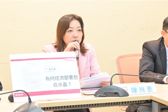 民眾党立法委员陈琬惠今召开记者会再踢爆，林源泉任内滥用公帑所购买的酒，竟然在卸任后仍运回其云林家中。（陈琬惠提供／杨亚璇台北传真）