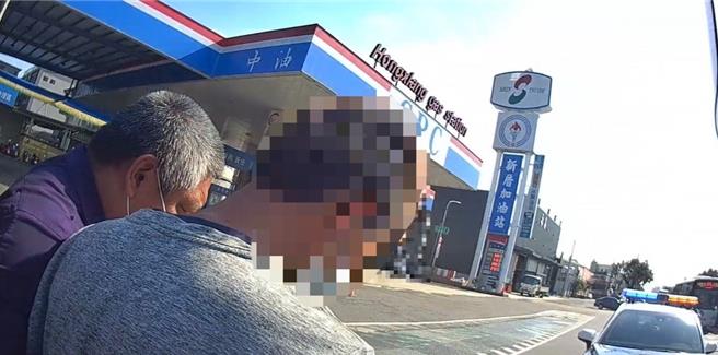杨姓男子遭通缉，被拦查时还谎报胞弟身分。（翻摄照片／洪靖宜高雄传真）