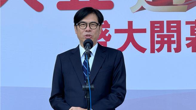 全台最大唐吉诃德落脚高雄大立百货，今（7）日盛大开幕，网友也敲碗一兰拉麵能到高雄。对此，高雄市长陈其迈今受访时语带玄机说，「时机成熟的话就会对外来公布」。（柯宗纬摄）