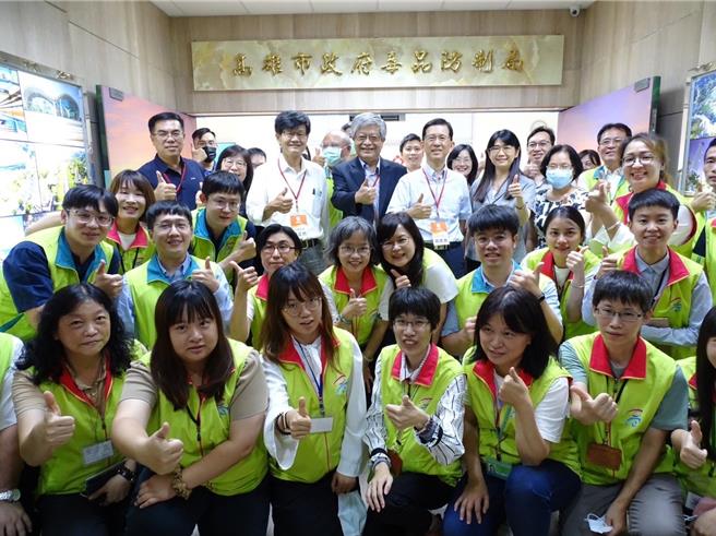 高市毒防局首創 AI 科技輔導，獲行政院「政府服務獎」（翻攝照片／洪靖宜高雄傳真）