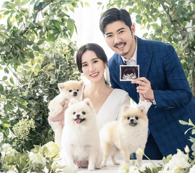 Apple结婚了。（摘自脸书）