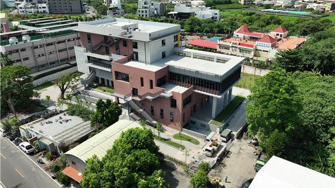 彰化县政府7日指出，员林市卫生所暨长照卫福大楼新建工程荣获第23届公共工程金质奖建筑类工程级数（2）参赛作品中唯一「特优」。（彰化县政府提供／孙英哲彰化传真）