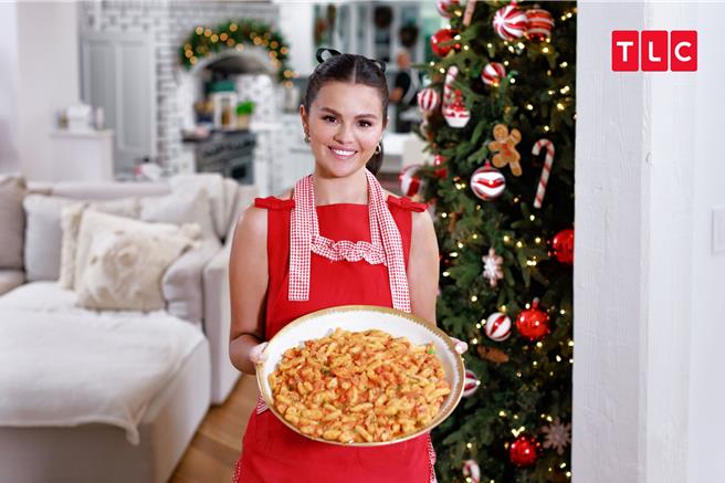 席琳娜在《席琳娜在家过节》为家人准备的平安夜大餐。（TLC提供）