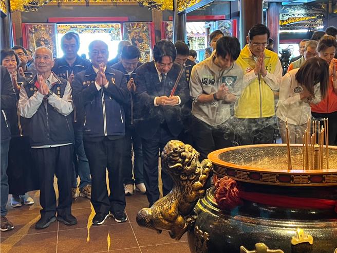 民进党总统参选人赖清德今至南山福德宫参拜。（王扬杰摄）