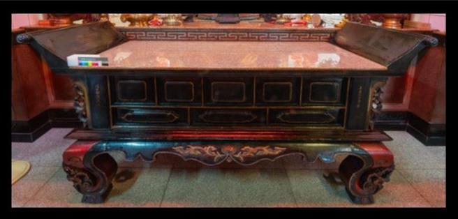 苗栗天后宫书卷式翘头公案。（苗栗县政府提供／李京升苗栗传真）