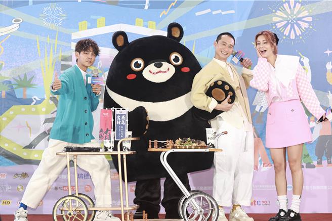 阿翔（左起）、浩子、莎莎今出席高雄跨年晚会卡司公布记者会。（民视提供）