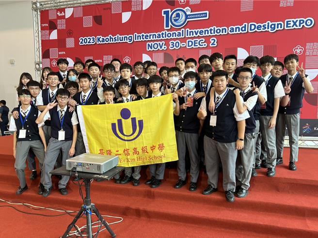 基隆市二信高中日前参与高雄市发明暨设计展，获得3金、2银以及1座特别奖的肯定。（基隆市二信高中提供／张志康基隆传真）