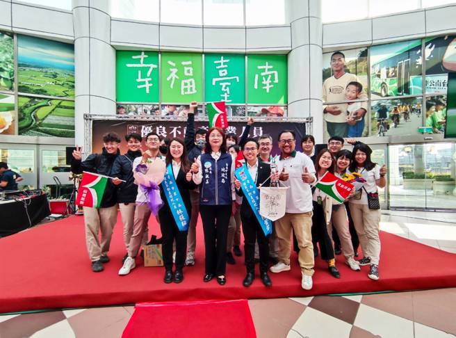 信义房屋「先义后利」、「以人为本」、「正向思考」等核心理念，深植员工心中，在各自岗位上，一同为永续愿景努力，这也成为第一线同仁能够屡屡获得各地公部门表扬的重要关键。(图/信义房屋 提供)
