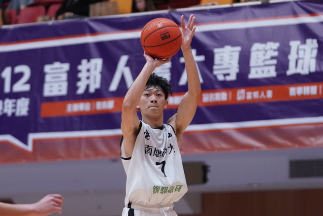 南应科大洪玮泽21分、6篮板、4抄截。（大专体总提供）