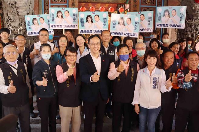 国民党主席朱立伦7日下午来到嘉义县、市，先陪同党籍嘉县海区立委参选人詹琬蓁至水上乡璇宿上天宫上香、造势。（吕妍庭摄）