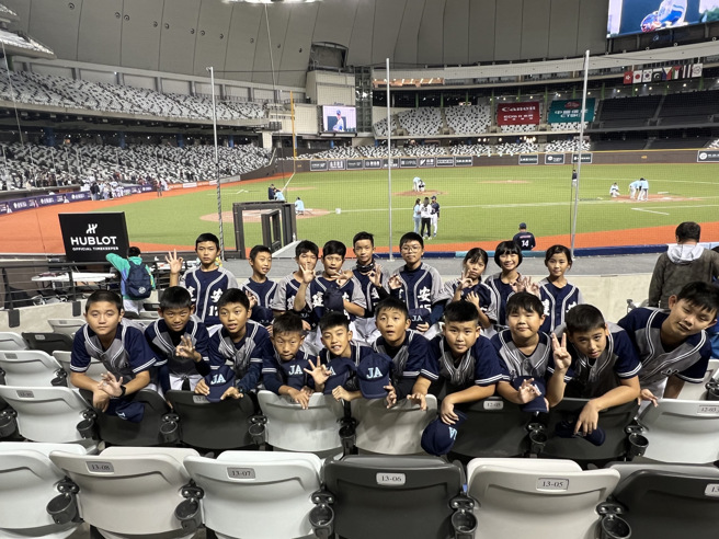 大巨蛋亚锦赛，台北市小选手一同共襄盛举。(照片/臺北市政府教育局提供)
