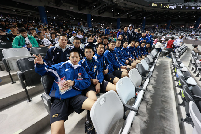 大巨蛋亚锦赛，台北市小选手一同共襄盛举。(照片/臺北市政府教育局提供)