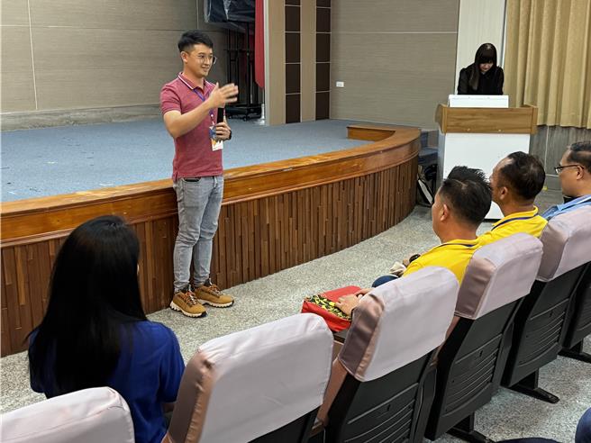 南洋各會館僑青代表也一一上台分享自身家族的「落番」史，如今重回故鄉開心之情都溢於言表。(于家麒攝)